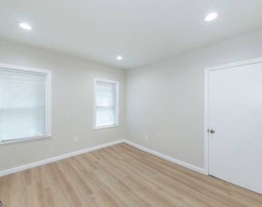 13 Malcolm Street (13) - Photo Thumbnail 10