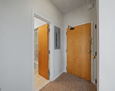 110 Cornelia St - Photo Thumbnail 5