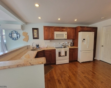 15 S Lakeside Ave - Photo Thumbnail 1