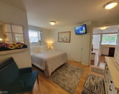 15 S Lakeside Ave - Photo Thumbnail 12