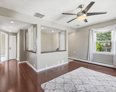 17 Armstrong St - Photo Thumbnail 7