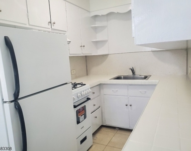 269 Willow Ave - Photo Thumbnail 8