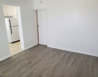 269 Willow Ave - Photo Thumbnail 6