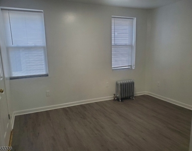 269 Willow Ave - Photo Thumbnail 10