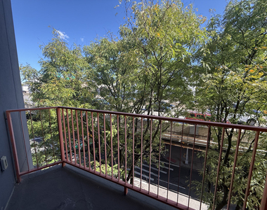 393 Meeker Avenue - Photo Thumbnail 5