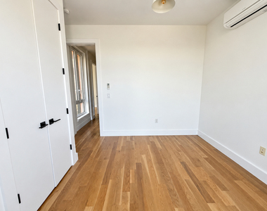 393 Meeker Avenue - Photo Thumbnail 9
