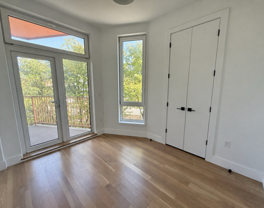 393 Meeker Avenue - Photo Thumbnail 4