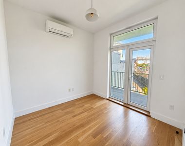 393 Meeker Avenue - Photo Thumbnail 7