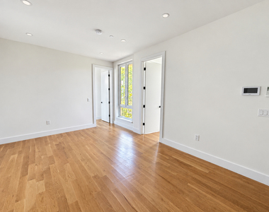 393 Meeker Avenue - Photo Thumbnail 3