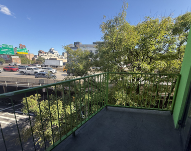393 Meeker Avenue - Photo Thumbnail 8