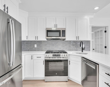 90 Spinnaker Court - Photo Thumbnail 4