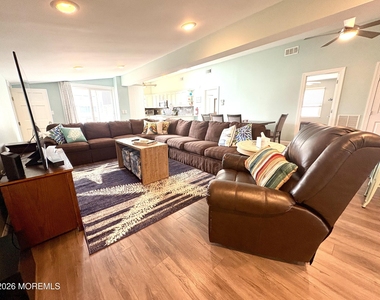 63 Lawrence Drive - Photo Thumbnail 6