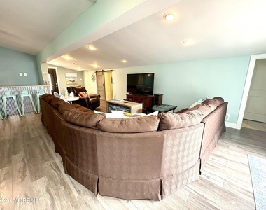 63 Lawrence Drive - Photo Thumbnail 5