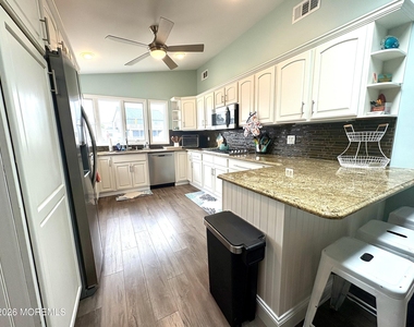 63 Lawrence Drive - Photo Thumbnail 3