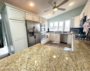63 Lawrence Drive - Photo Thumbnail 4