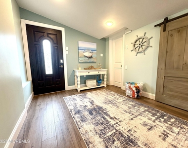 63 Lawrence Drive - Photo Thumbnail 8