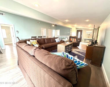 63 Lawrence Drive - Photo Thumbnail 7