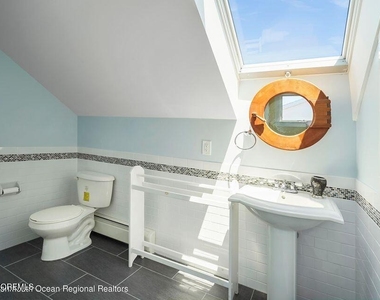 220 Marine Place - Photo Thumbnail 29