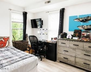 1016 5th Avenue - Photo Thumbnail 6