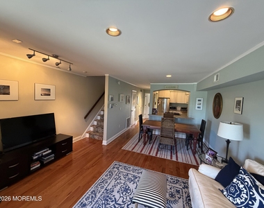 25 Meadow Avenue - Photo Thumbnail 4