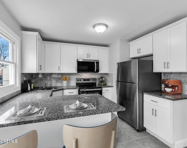 382 Dogwood Drive - Photo Thumbnail 4