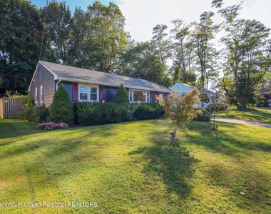 18 Crestview Drive - Photo Thumbnail 1