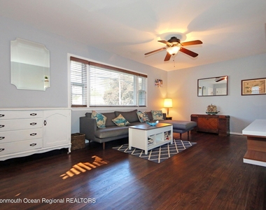 18 Crestview Drive - Photo Thumbnail 7