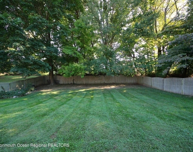 18 Crestview Drive - Photo Thumbnail 4