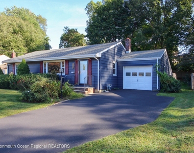 18 Crestview Drive - Photo Thumbnail 2