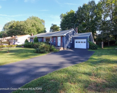 18 Crestview Drive - Photo Thumbnail 3