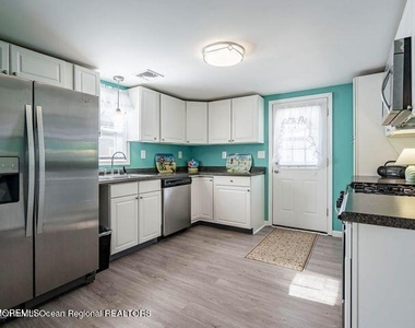 268 Fremont Avenue - Photo Thumbnail 4