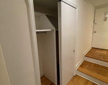 East 76 Street - Photo Thumbnail 10