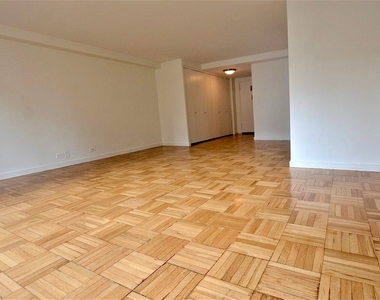 East 49 Street - Photo Thumbnail 1