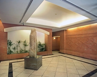 West 30 Street - Photo Thumbnail 4
