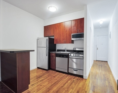 West 49 Street - Photo Thumbnail 3