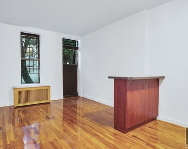 West 49 Street - Photo Thumbnail 2