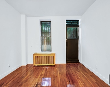 West 49 Street - Photo Thumbnail 1
