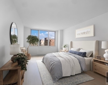 East 34 Street - Photo Thumbnail 3