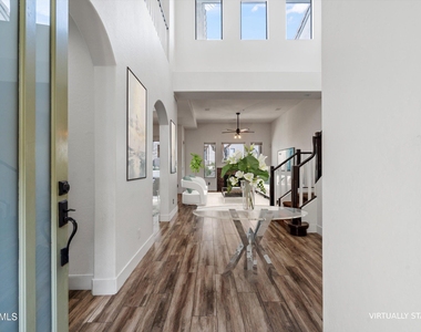 20802 N Grayhawk Drive - Photo Thumbnail 6
