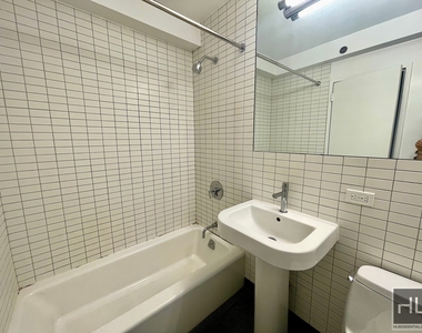 East 39th Street - Photo Thumbnail 4