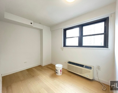 East 39th Street - Photo Thumbnail 3