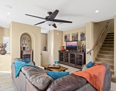 3935 E Rough Rider Road - Photo Thumbnail 2