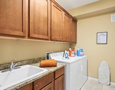 3935 E Rough Rider Road - Photo Thumbnail 16