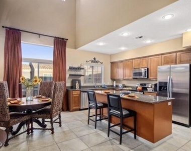 3935 E Rough Rider Road - Photo Thumbnail 4