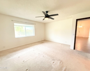 916 W Strahan Drive - Photo Thumbnail 10