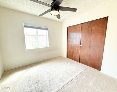 916 W Strahan Drive - Photo Thumbnail 15