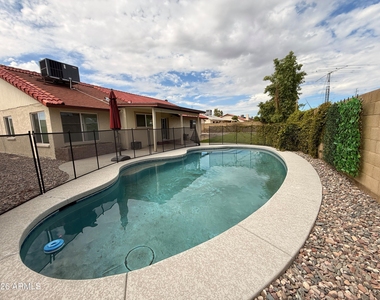 916 W Strahan Drive - Photo Thumbnail 24