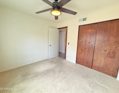 916 W Strahan Drive - Photo Thumbnail 18