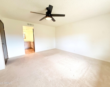 916 W Strahan Drive - Photo Thumbnail 11