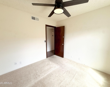 916 W Strahan Drive - Photo Thumbnail 16